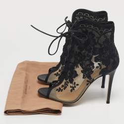 مملوكة مسبقًا Gianvito Rossi Giada Size 37 Black Lace and Mesh Ankle Length Boots