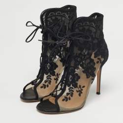 مملوكة مسبقًا Gianvito Rossi Giada Size 37 Black Lace and Mesh Ankle Length Boots