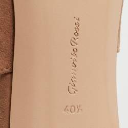 مملوكة مسبقًا حذاء كعب عالي جيانفيتو روسي سويدي بيج بحزام خلفي مقاس 40.5