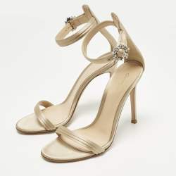 مملوكة مسبقًا Gianvito Rossi Portofino Size 36 Beige Satin Ankle Strap Sandals
