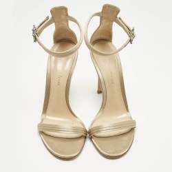 مملوكة مسبقًا Gianvito Rossi Portofino Size 36 Beige Satin Ankle Strap Sandals