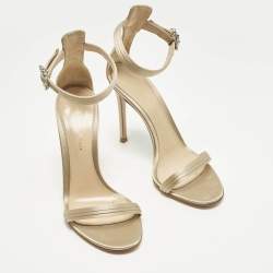 مملوكة مسبقًا Gianvito Rossi Portofino Size 36 Beige Satin Ankle Strap Sandals