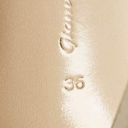 مملوكة مسبقًا Gianvito Rossi Portofino Size 36 Beige Satin Ankle Strap Sandals