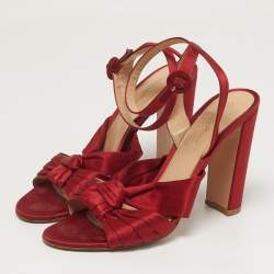 مملوكة مسبقًا Gianvito Rossi Size 41 Red Satin Ankle Knot  Sandals