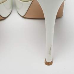 Pre Owned صندل جيانفيتو روسي بيتي بي في سي شفاف مزخرف كريستال نعل سميك مقاس 37.5 