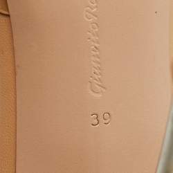 Pre Owned صندل سلايد غينافيتو روسي إللي سويدي بيج لامع مقاس 39