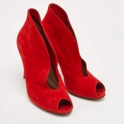 مملوكة مسبقًا Gianvito Rossi Vamp Size 37 Bright Red Suede Peep Toe Ankle Booties