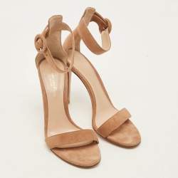 مملوكة مسبقًا Gianvito Rossi Cherry Portofino Size 36 Beige Suede Ankle Strap Sandals