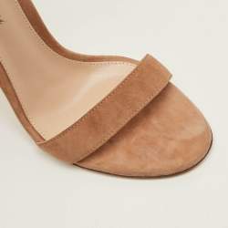 مملوكة مسبقًا Gianvito Rossi Cherry Portofino Size 36 Beige Suede Ankle Strap Sandals