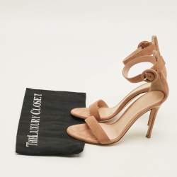 مملوكة مسبقًا Gianvito Rossi Cherry Portofino Size 36 Beige Suede Ankle Strap Sandals