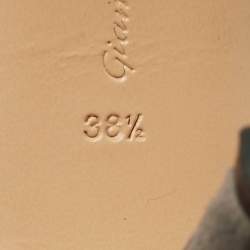 Pre Owned حذاء كعب عالي جيانفيتو روسي مقدمة مدببة من الشمواه الرمادي مقاس 38.5