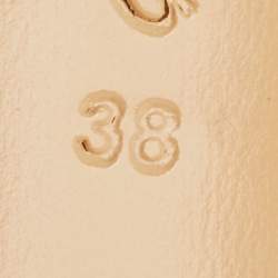 Pre Owned Gianvito Rossi Plexi Size 38 Beige/Cream Patent Leather and PVC Pointed Toe Pumps