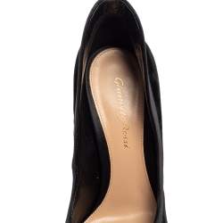 Pre Owned Gianvito Rossi Black Tuxedo Velvet Pumps Size 37.5