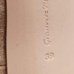 Pre Owned Gianvito Rossi Beige Suede Gianvito Pumps Size 39