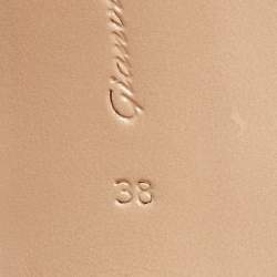 Pre Owned حذاء كعب عالي جيانفيتو روسي مقدمة مدبة بي في سي وجلد قصه ليزر قزحي متعدد الألوان مقاس 38