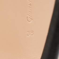 Pre Owned Gianvito Rossi Black Leather Vamp Pumps Size 38