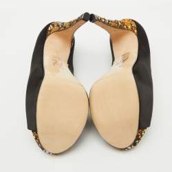 مملوكة مسبقًا Gina Black Satin Crystal Embellished Peep Toe Platform Pumps Size 37