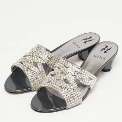 مملوكة مسبقًا Gina Loren Size 40 Silver Croc Embossed Patent Leather Slide Sandals