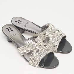 مملوكة مسبقًا Gina Loren Size 40 Silver Croc Embossed Patent Leather Slide Sandals