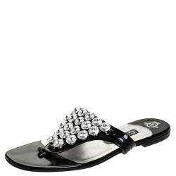 Pre Owned صندل إصبع فلات جينا جلد أسود لامع مزخرف كريستال مقاس 38