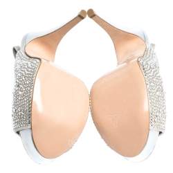 Pre Owned صندل جينا ساتان رصاصي مزخرف نعل سميك ممفتوح من الأمام مقاس 39