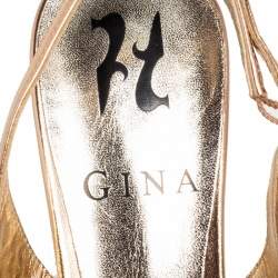 Pre Owned صندل جينا ماغي جلد ذهبي ميتاليك مزخرف بالكريستال بحزام للكاحل مقاس 35 