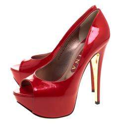 مملوكة مسبقًا Gina Red Patent Open Toe Platform Pumps Size 38