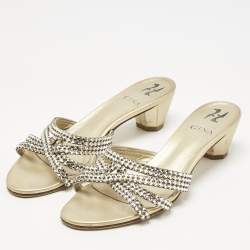 مملوكة مسبقًا صندل سلايد جينا جلد ذهبي مزخرف كريستال مقاس 40