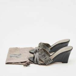 Pre Owned صندل جينا إسفين سيراكيوز جلد رمادي مزخرف بالكريستال مقاس 38.5