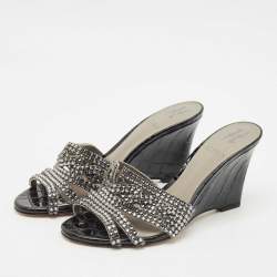 Pre Owned صندل جينا إسفين سيراكيوز جلد رمادي مزخرف بالكريستال مقاس 38.5