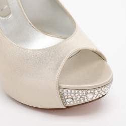 Pre Owned صندل سلايد جينا ساتان لامع ميتاليك بحزام خلفي مقاس 38