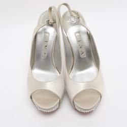 Pre Owned صندل سلايد جينا ساتان لامع ميتاليك بحزام خلفي مقاس 38