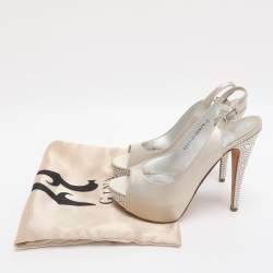 Pre Owned صندل سلايد جينا ساتان لامع ميتاليك بحزام خلفي مقاس 38