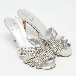 مملوكة مسبقًا Gina Size 39 Silver Leather Crystal Embellished Slide Sandals