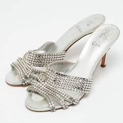 مملوكة مسبقًا Gina Size 39 Silver Leather Crystal Embellished Slide Sandals