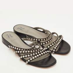 Pre Owned صندل جينا مزخرف مسطح بأسود ساتان مع سيور مقاس 38.5