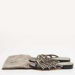 Pre Owned صندل جينا مزخرف مسطح بأسود ساتان مع سيور مقاس 38.5