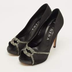 مملوكة مسبقًا Gina Size 40.5 Black Satin Crystal Embellished Pumps