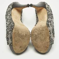 مملوكة مسبقًا حذاء كعب عالي جينا نعل سميك مقدمة مفتوحة مزخرف كريستال ساتان رصاصي مقاس 38.5