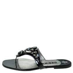 مملوكة مسبقًا صندل فلات إصبع جينا مزخرف جلد لامع أسود مقاس 41.5  