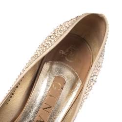 Pre Owned حذاء كعب عالي جينا مزخرف كريستال ساتان بيج مقاس 39