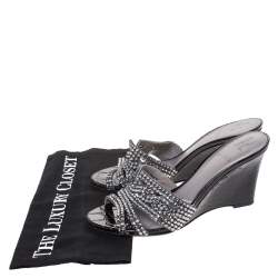 Pre Owned صندل جينا سيراكوز جلد لامع منقوش جلد تمساح أسود كعب روكي مقاس 39