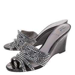 Pre Owned صندل جينا سيراكوز جلد لامع منقوش جلد تمساح أسود كعب روكي مقاس 39