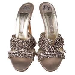 مملوكة مسبقًا صندل جينا نعل سميك جلد مزخرف بكريستال بنفسجي فاتح ميتاليك مقاس 39