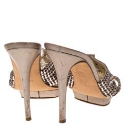 مملوكة مسبقًا صندل جينا نعل سميك جلد مزخرف بكريستال بنفسجي فاتح ميتاليك مقاس 39