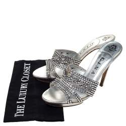 Pre Owned صندل جينا مزخرف بكريستال و بنعل سميك جلد فضي مقاس 39