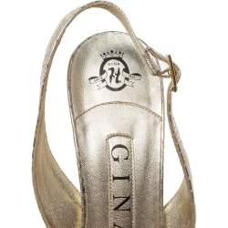 Pre Owned صندل جينا فتحة كعب ناعومي جلد نقش ثعبان مزخرف كريستال ذهبي مقاس 36