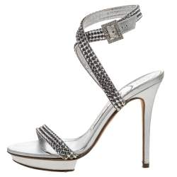 Pre Owned صندل جينا سير كاحل متعاكس جلد مزخرف كريستال فضي ميتاليك مقاس 35