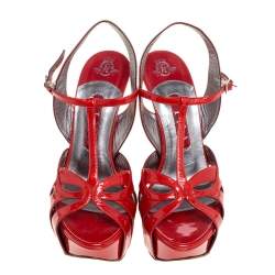 Pre Owned صندل جينا سير حرف تي و نعل سميك جلد لامع أحمر مقاس 38 