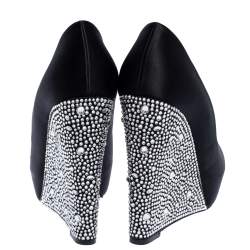 Pre Owned حذاء كعب عالي جينا مزخرف كريستال و كعب روكي و مقدمة مفتوحة و نعل سميك ساتان أسود مقاس 38.5